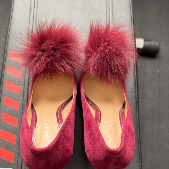 Gianni Bini Burgundy Suede Pumps Real Fox Fur Pom Pom Heels Size 8.5M - Picture 5 of 5